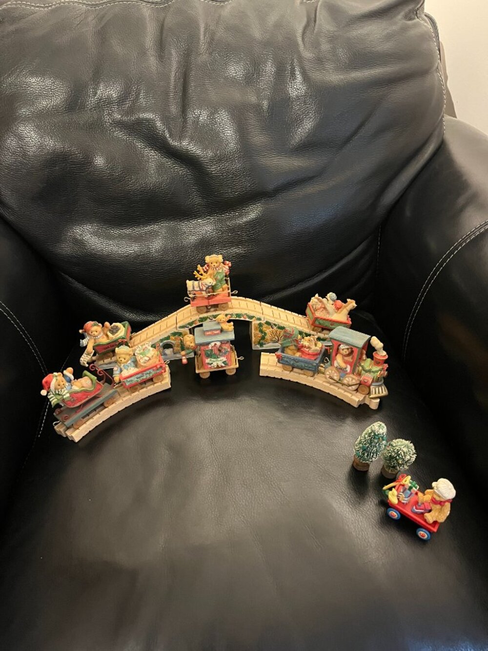 Enesco Cherished Teddies Christmas Santa Express Train Set 13 Pcs. + bonus